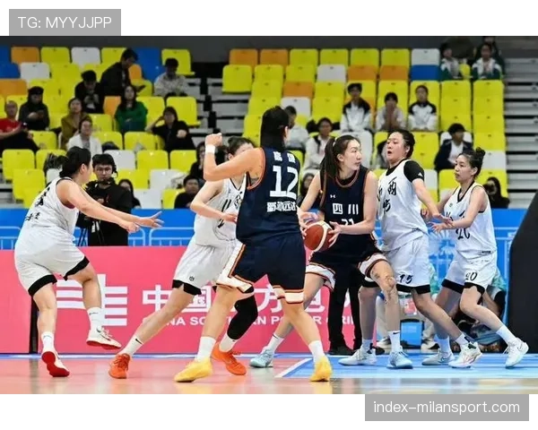 四川女篮全队十人得分展现整体进攻新战术