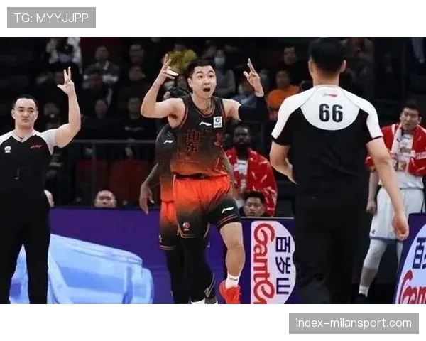 山东队外线绞杀战术克制辽宁 高诗岩吉迪组合场均5.3抢断